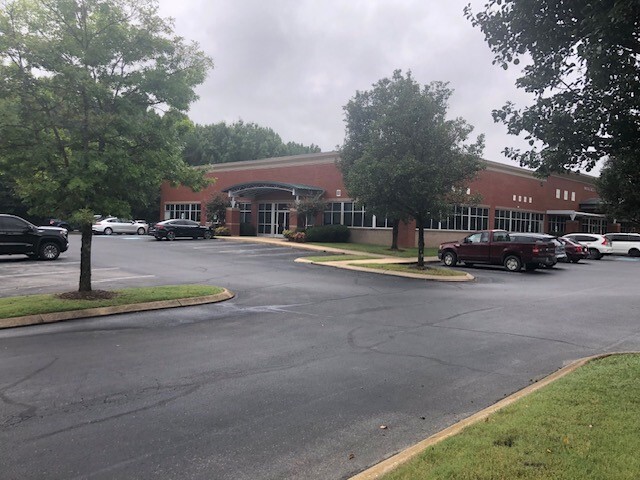 1290 Premier Dr, Chattanooga, TN for lease - Building Photo - Image 1 of 17