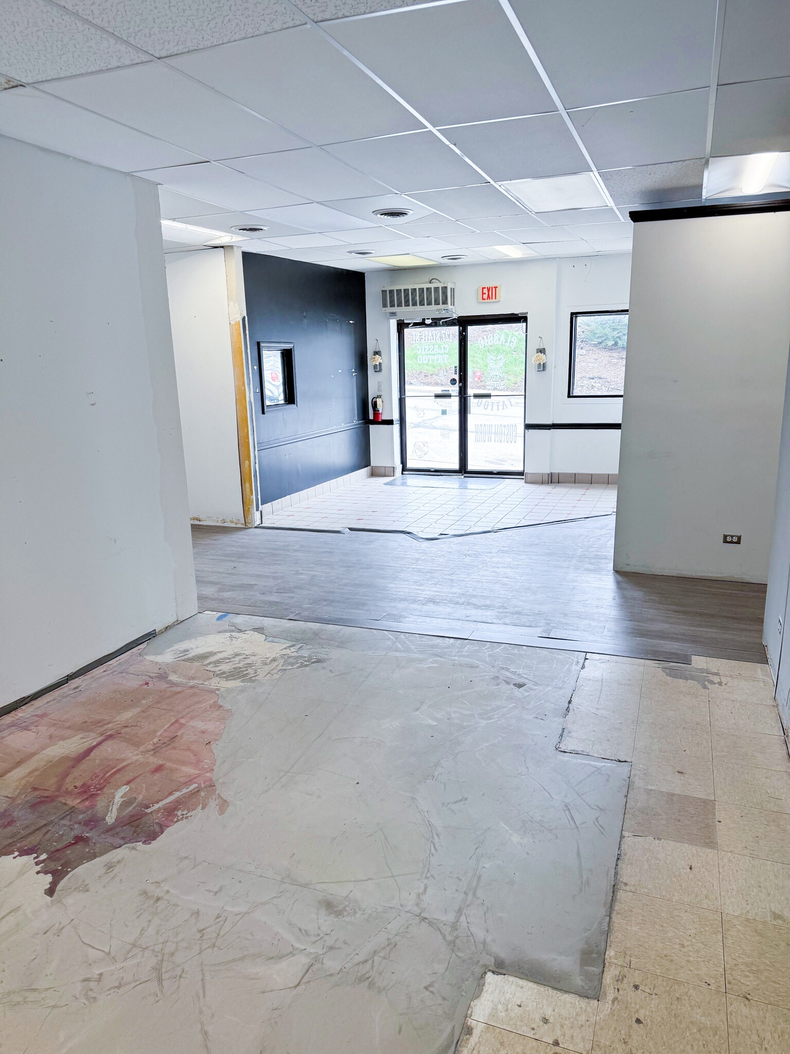 127 E State St, Batavia, IL for lease Interior Photo- Image 1 of 7
