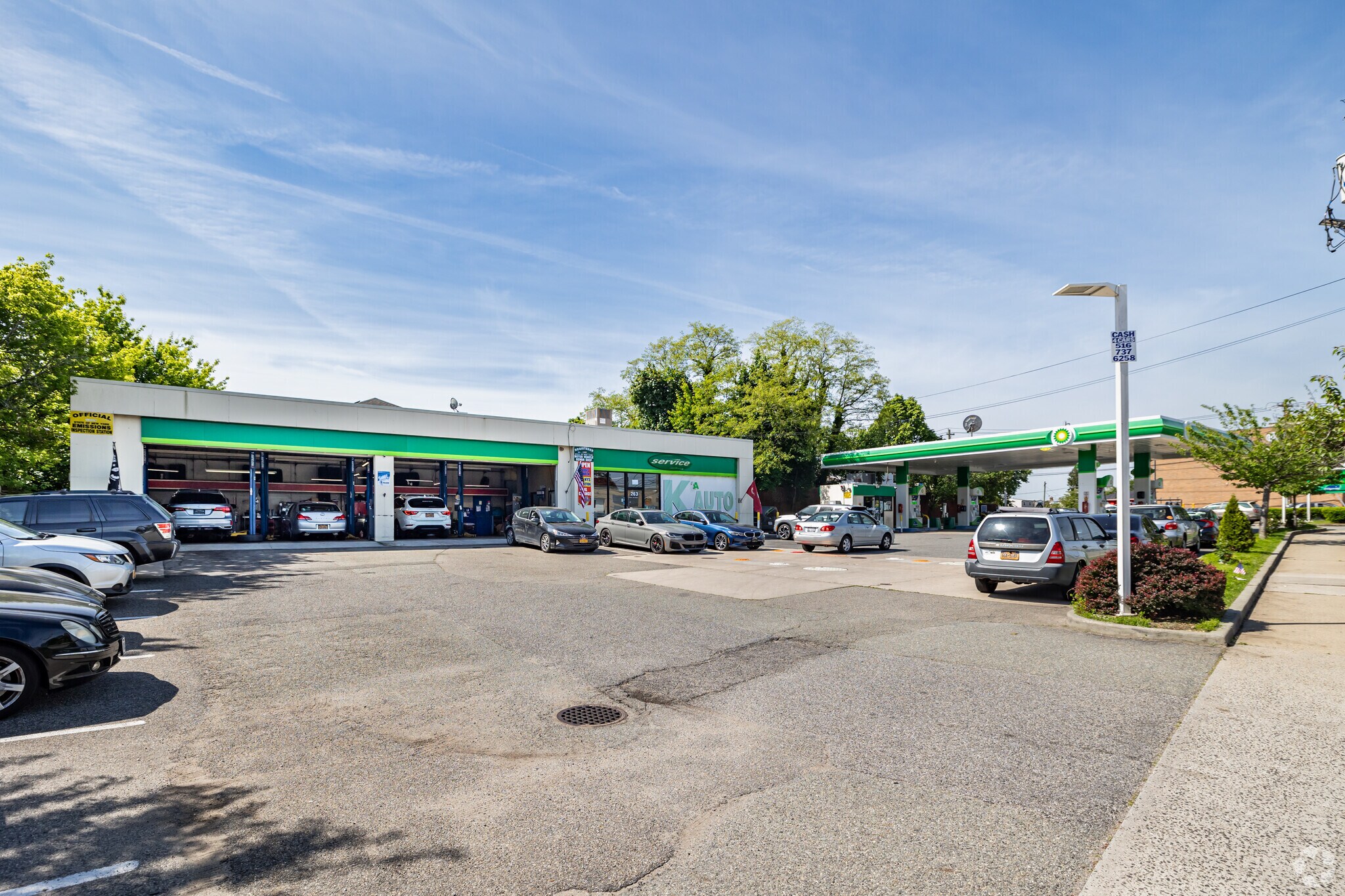 263 E Jericho Tpke, Mineola, NY for sale Primary Photo- Image 1 of 1