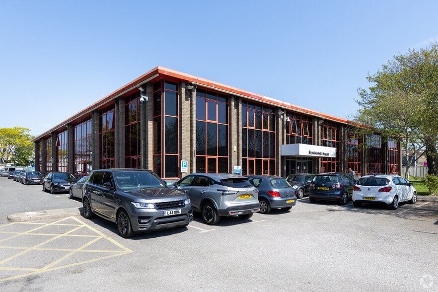 58 Marlborough Rd, Lancing for lease - Primary Photo - Image 1 of 3