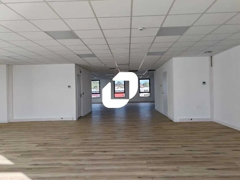 Office in Montpellier for lease - Building Photo - Image 3 of 14