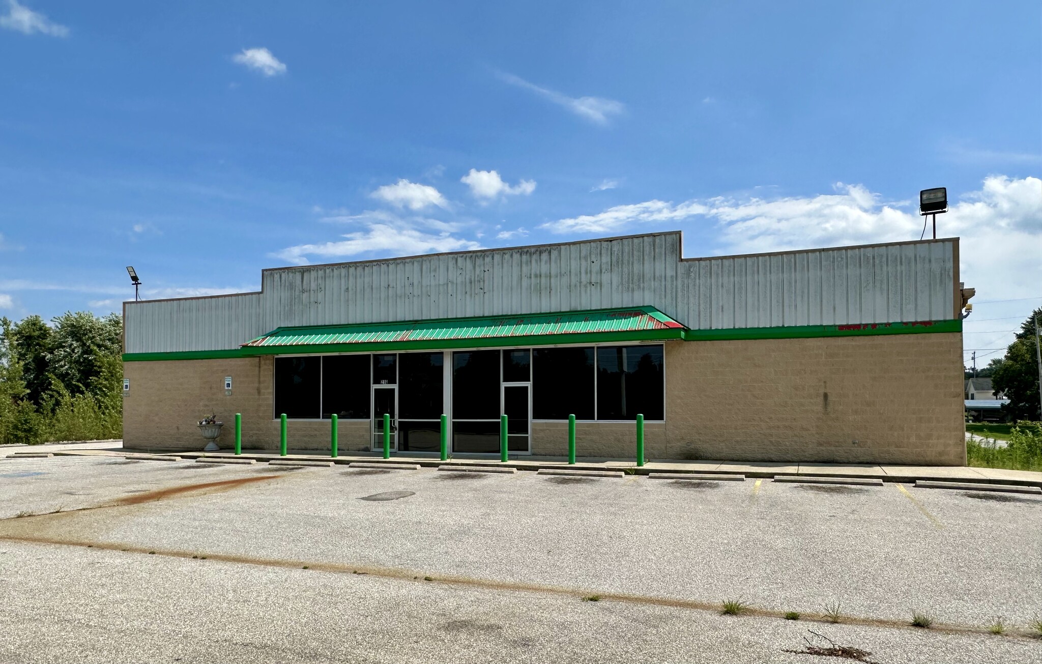 216 Colonels Way W, Henryville, IN for sale Building Photo- Image 1 of 10