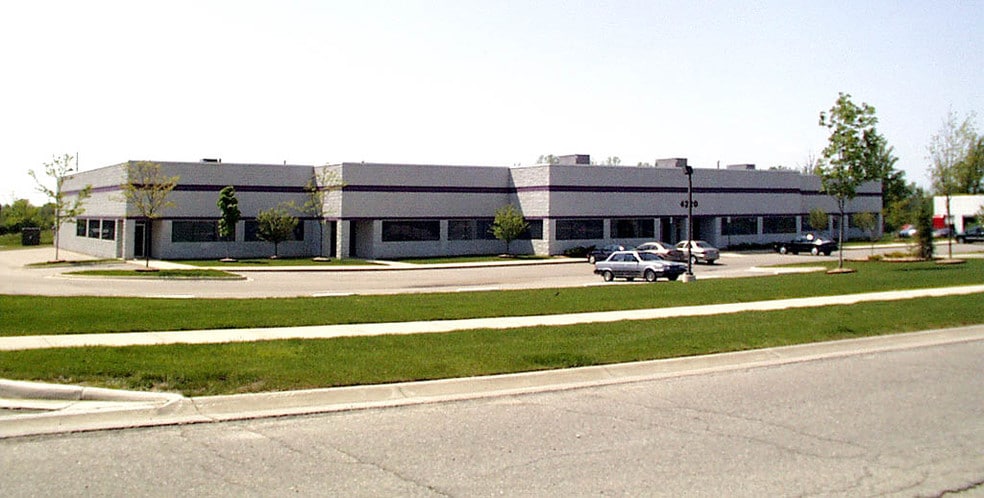 4220 Varsity Dr, Ann Arbor, MI for lease - Building Photo - Image 2 of 12