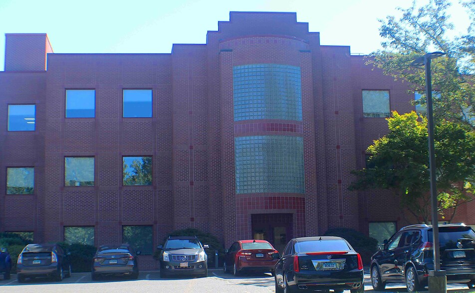 1501 E Main St, Meriden, CT for lease - Building Photo - Image 1 of 10