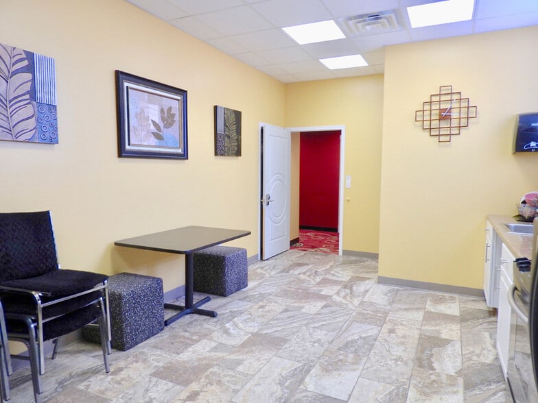 440 Niagara Falls Blvd, Buffalo, NY for sale - Interior Photo - Image 2 of 11