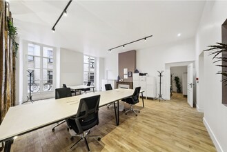 Office in Paris for lease Interior Photo- Image 2 of 4