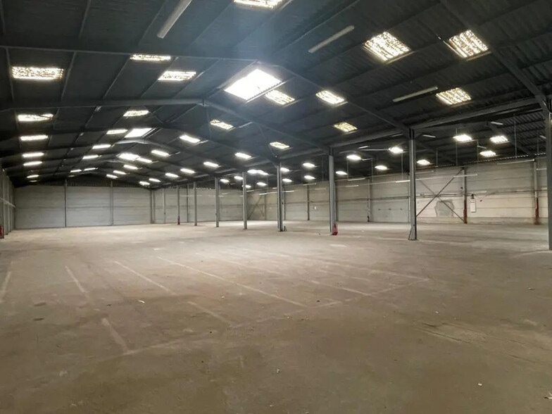 Flex in Sète for lease - Interior Photo - Image 1 of 6