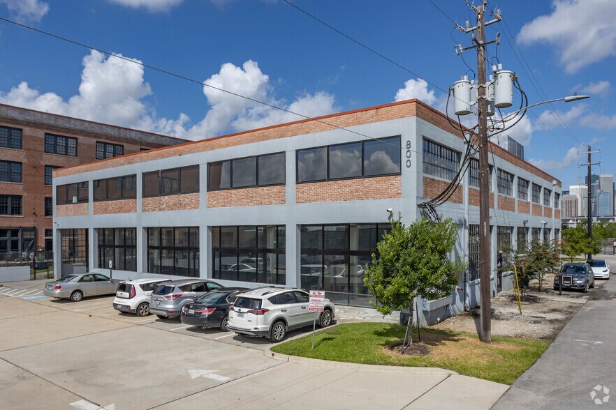800 Sampson St, Houston, TX for lease - Primary Photo - Image 1 of 17