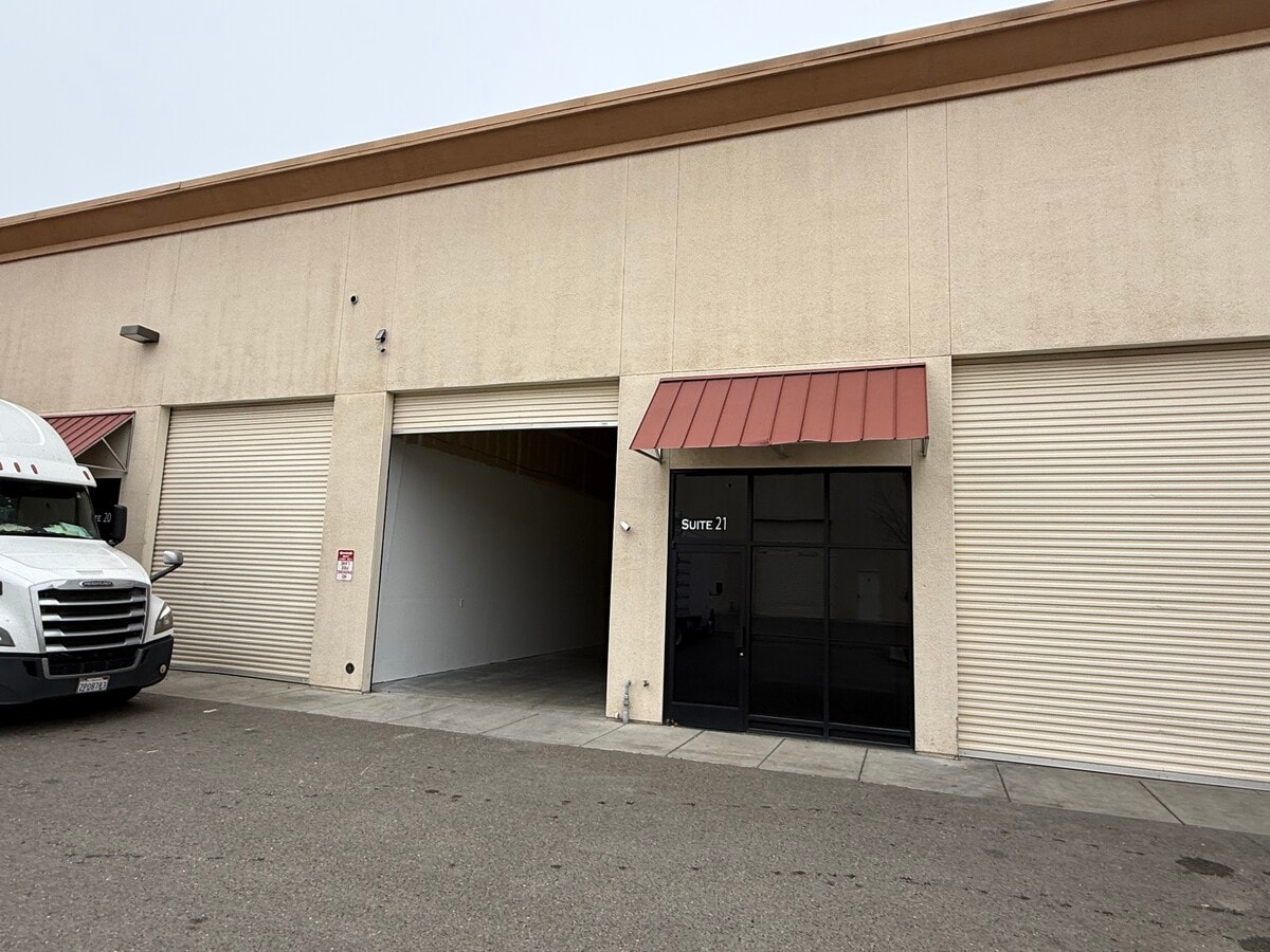 460 W Larch Rd, Tracy, CA 95304 - Unit 21 -  - Interior Photo - Image 1 of 4