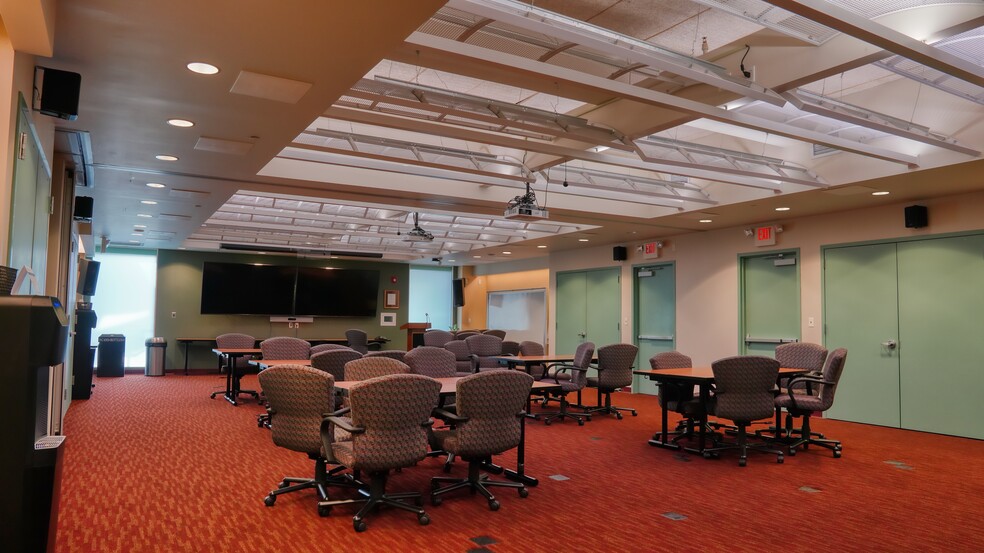 900 W Shore Rd, Port Washington, NY for lease - Interior Photo - Image 2 of 6