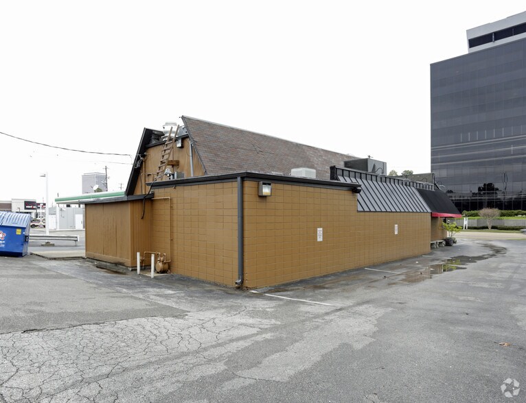 5355 Poplar Ave, Memphis, TN for sale - Building Photo - Image 3 of 4