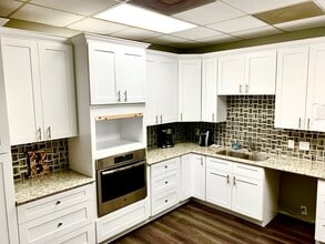 102 E Walker St, League City, TX for sale Interior Photo- Image 2 of 5