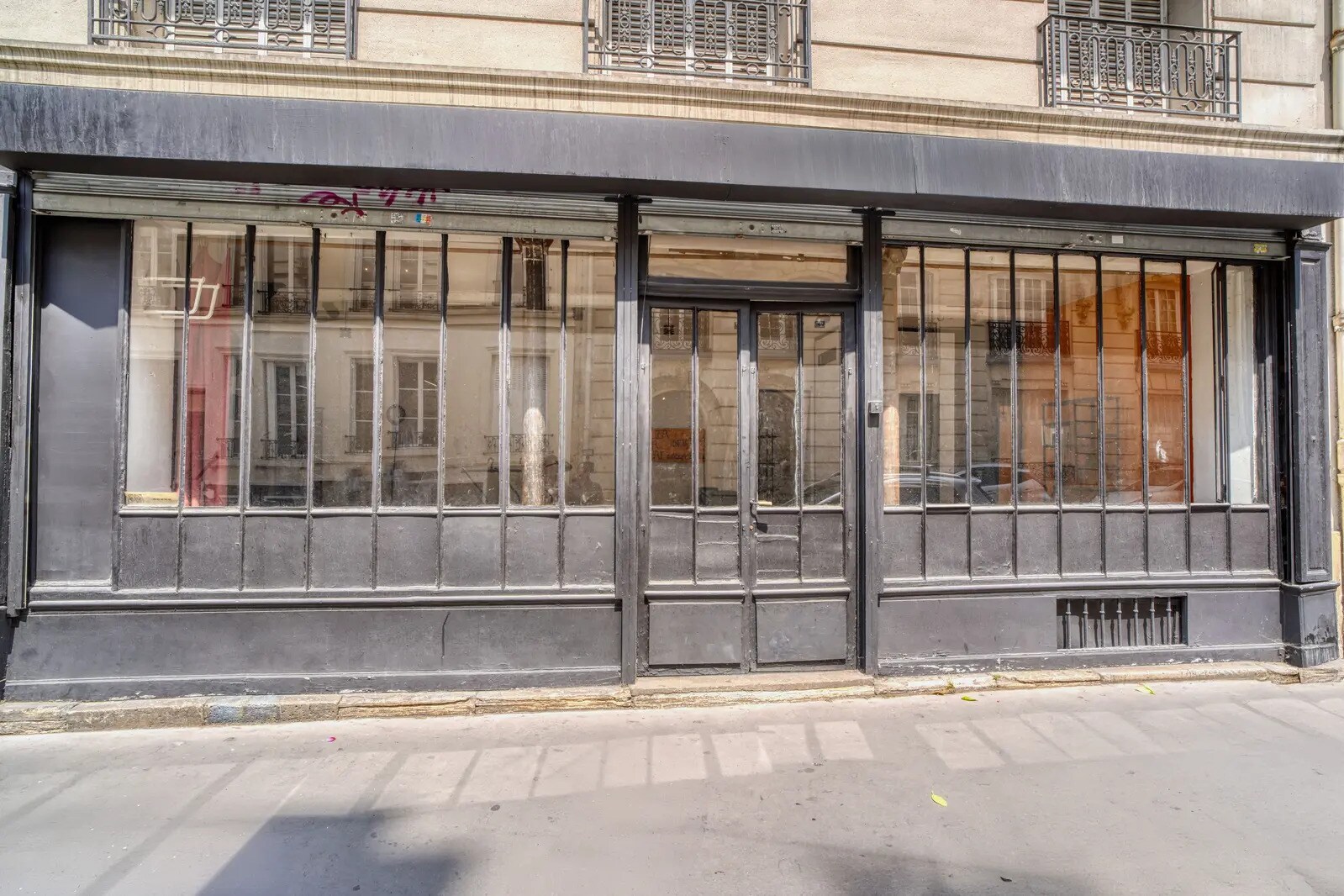 Office in Paris for sale Building Photo- Image 1 of 10