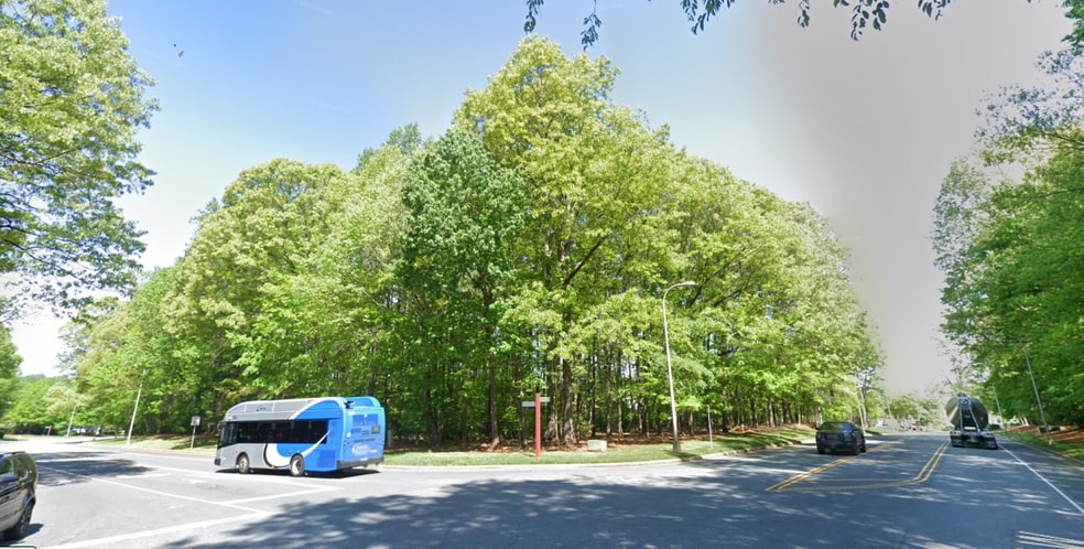 9725 Julian Clark Ave, Huntersville, NC for lease - Building Photo - Image 2 of 4