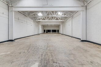 2023-2043 S Santa Fe Ave, Los Angeles, CA for lease Interior Photo- Image 2 of 8