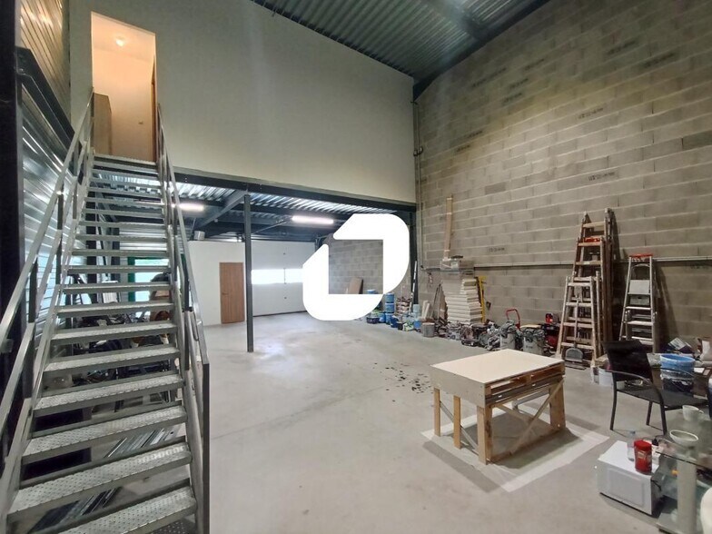 Flex in Mions for lease - Building Photo - Image 3 of 15