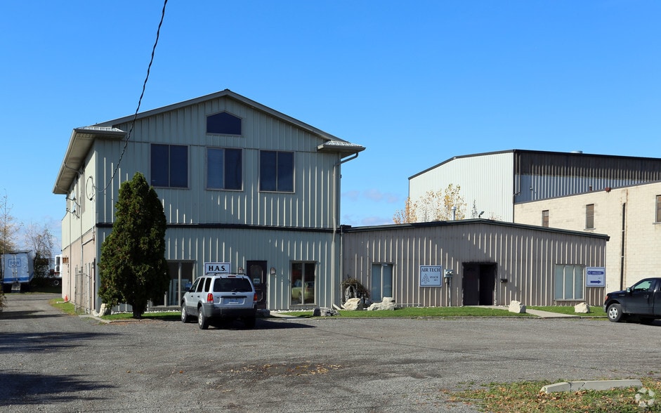 15 Teal Ave, Hamilton, ON for sale - Primary Photo - Image 1 of 1