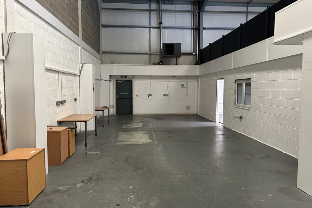 Bell Clos, Plymouth for lease Interior Photo- Image 1 of 7