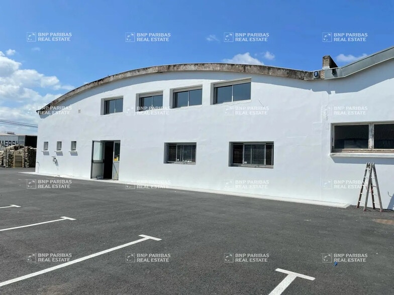 Flex in Nantes for lease - Building Photo - Image 3 of 12