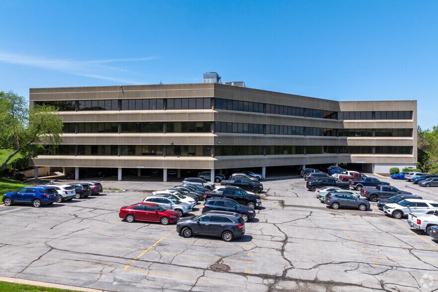 800 E 101st Ter, Kansas City, MO for lease - Building Photo - Image 3 of 27
