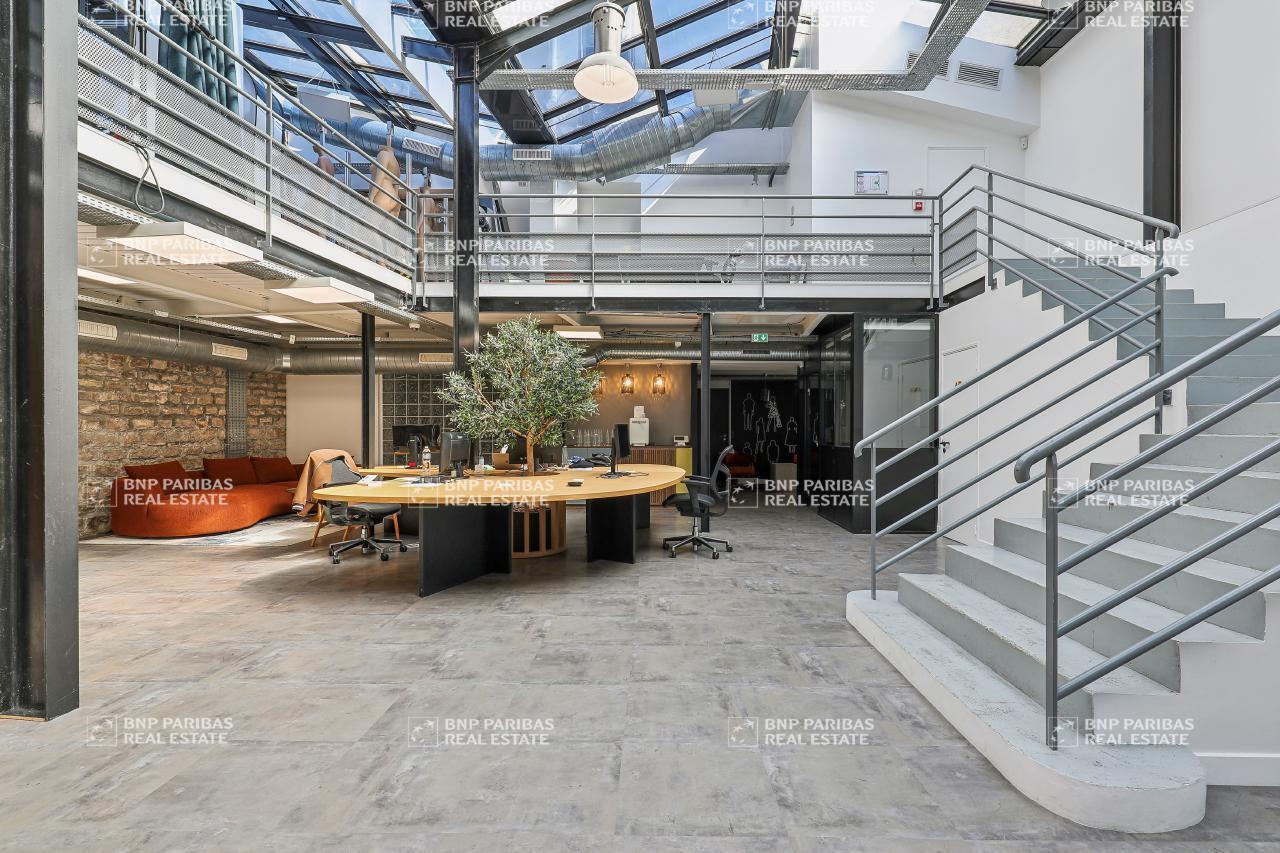 Office in Paris for lease Building Photo- Image 1 of 17