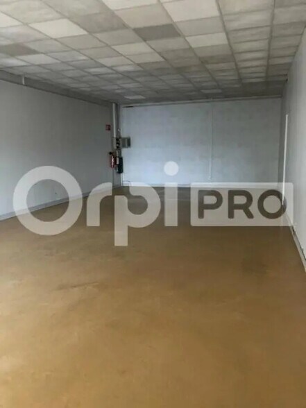 Office in Ingré for lease - Interior Photo - Image 3 of 6