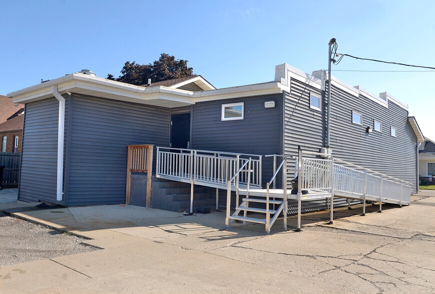 221 20th Ave, Ottawa, IL for sale - Building Photo - Image 2 of 12