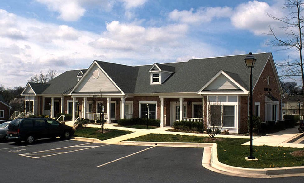 11906 Darnestown Rd, Gaithersburg, MD for lease - Primary Photo - Image 1 of 9
