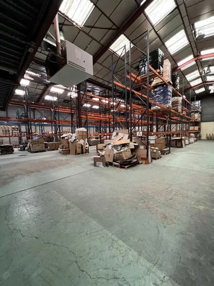 Industrial in Andilly for lease - Building Photo - Image 3 of 7