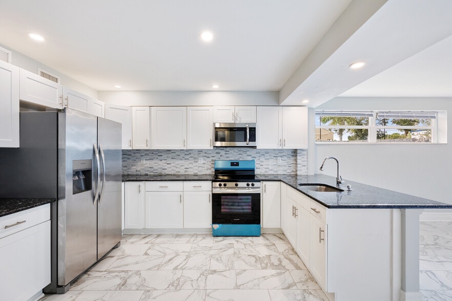 112 Milton St, Lantana, FL for sale - Building Photo - Image 3 of 27