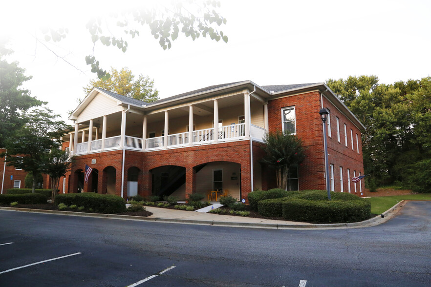 590 W Crossville Rd, Roswell, GA for lease - Building Photo - Image 2 of 26