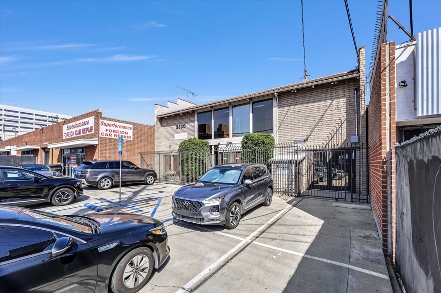 2320 Cotner Ave, Los Angeles, CA for sale - Building Photo - Image 2 of 24