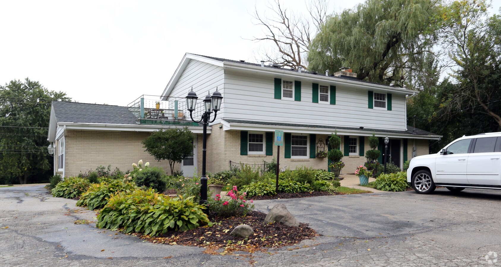 8585 N Port Washington Rd, Milwaukee, WI 53217