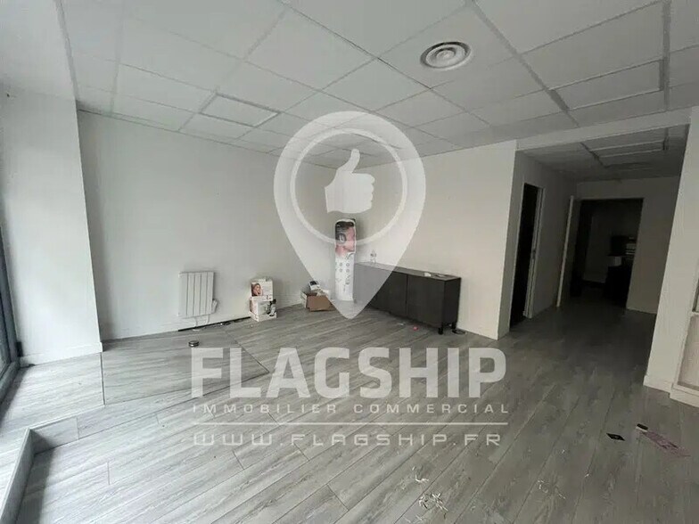Retail in Paris for lease - Building Photo - Image 3 of 9