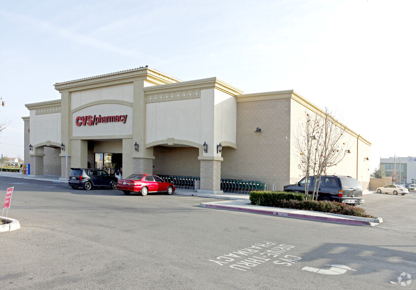 1365 E Prosperity Ave, Tulare, CA for lease - Primary Photo - Image 1 of 6