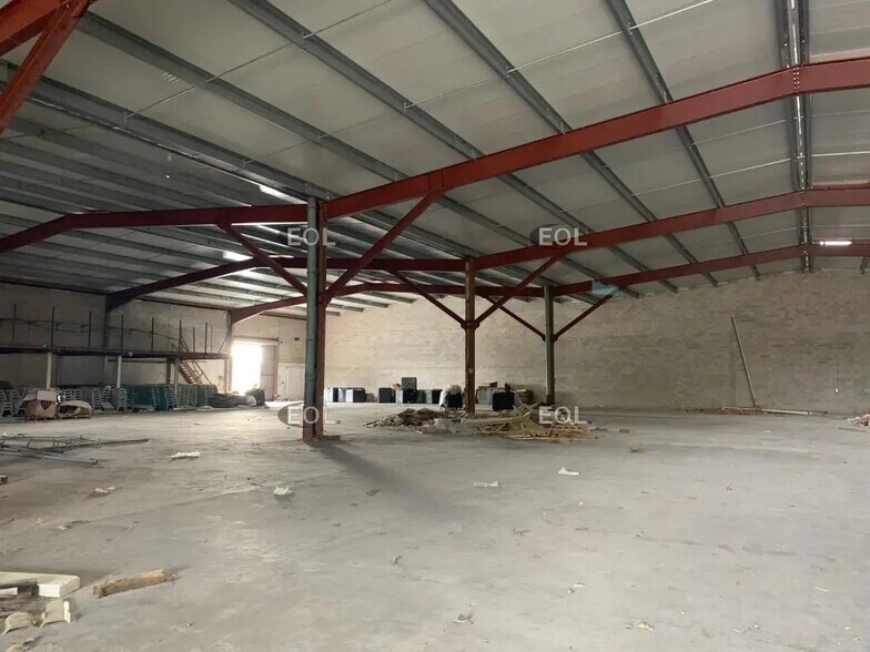 Industrial in Gignac-la-Nerthe for lease - Building Photo - Image 1 of 15