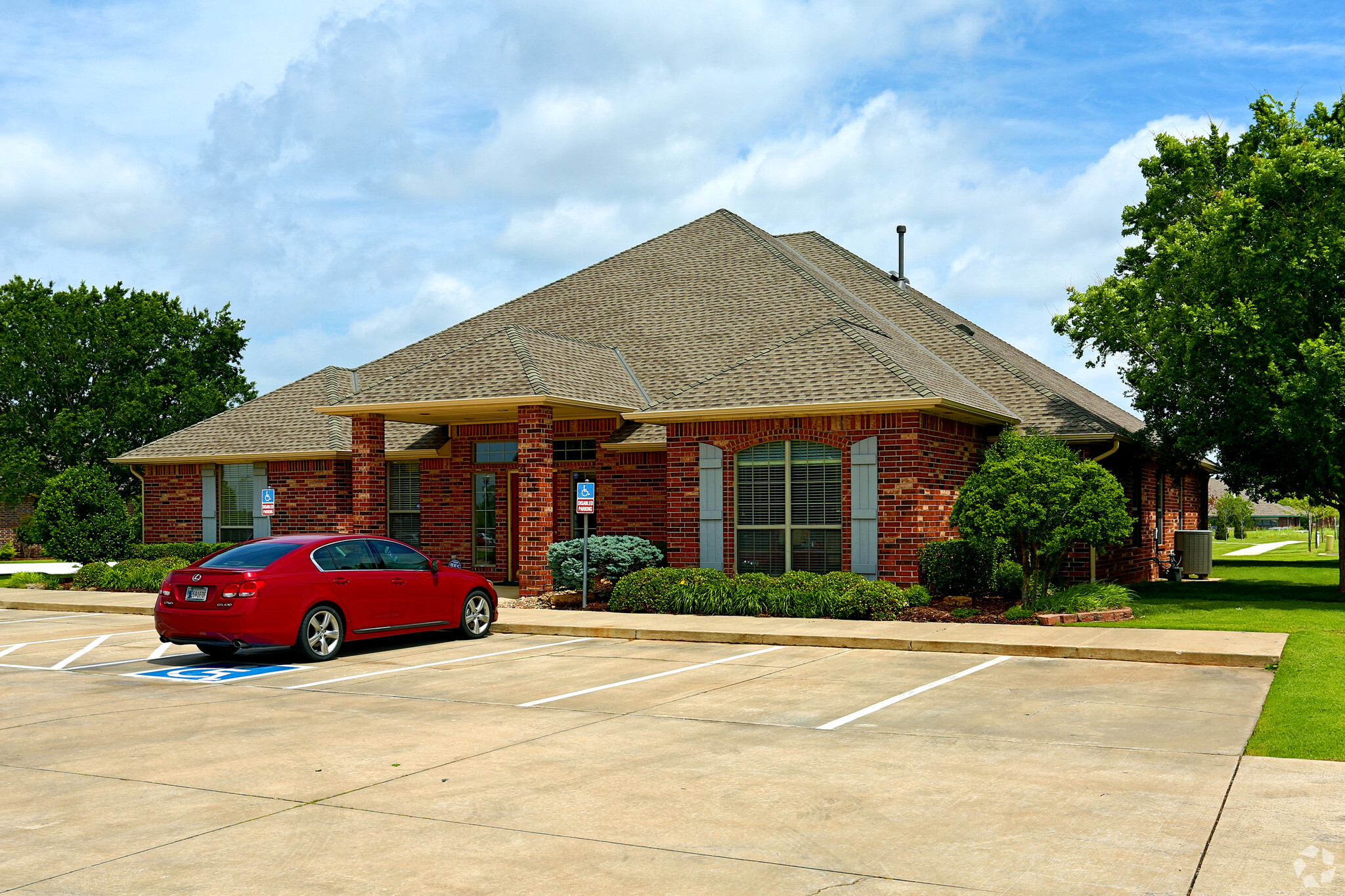 417 W 18th St, Edmond, OK for lease Primary Photo- Image 1 of 23