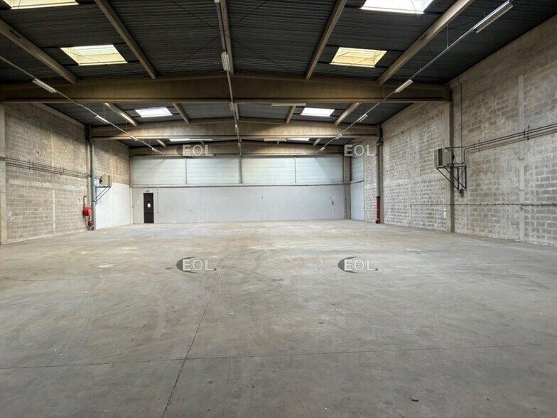 Industrial in L'HAY-LES-ROSES for lease - Building Photo - Image 2 of 6