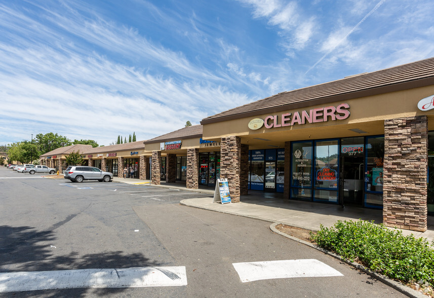 941-1045 Alamo Dr, Vacaville, CA for lease - Building Photo - Image 3 of 6