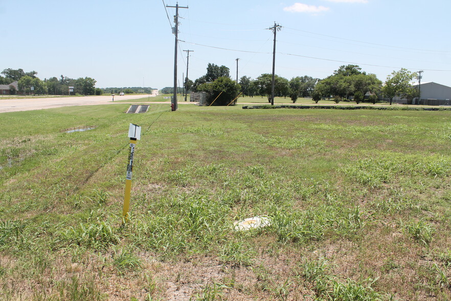 105 Waterview Ln, Waco, TX for sale - Primary Photo - Image 1 of 4