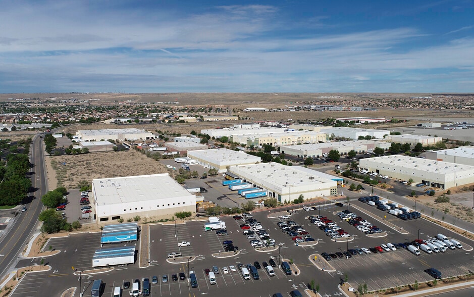 7300 Meridian Place & 7201 Bluewater Rd portfolio of 2 properties for sale on LoopNet.com - Building Photo - Image 2 of 7