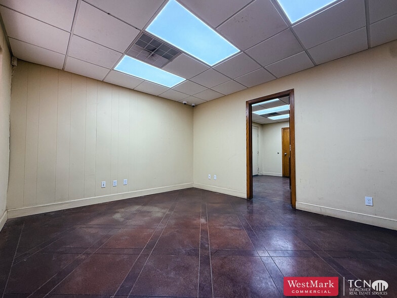 313 Paris Ave, Lubbock, TX for lease - Building Photo - Image 2 of 6