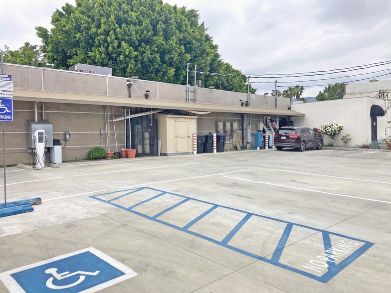 2316-2320 W Magnolia Blvd, Burbank, CA for sale - Building Photo - Image 3 of 6