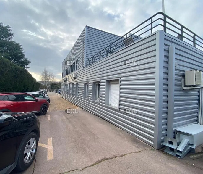 Office in Aix-en-Provence for lease - Building Photo - Image 3 of 9