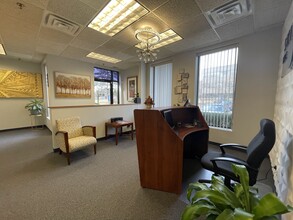 3330 Dundee Rd, Northbrook, IL for lease Interior Photo- Image 2 of 5