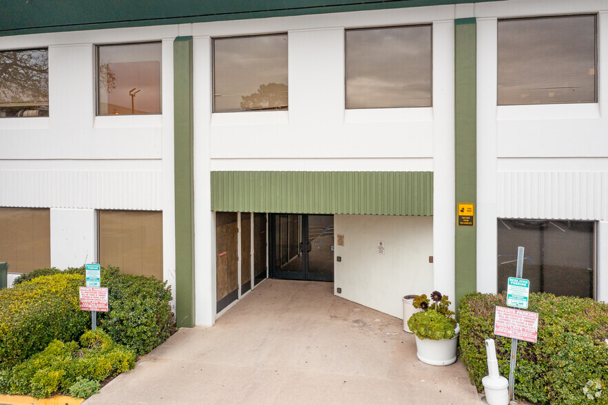 333 Gellert Blvd, Daly City, CA for lease - Building Photo - Image 2 of 9