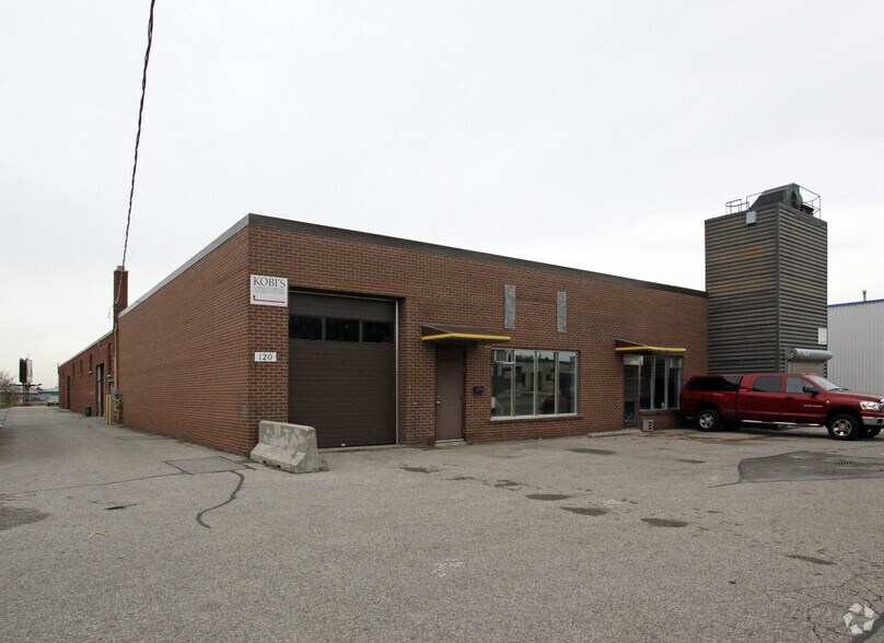 120 Oakdale Rd, Toronto, ON for sale - Primary Photo - Image 1 of 2