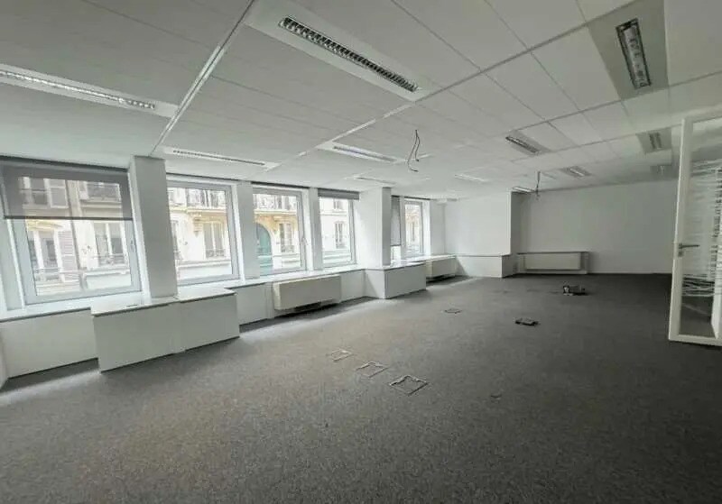 Office in Paris for lease - Building Photo - Image 3 of 12