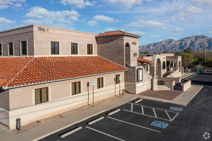 1951 N Wilmot Rd, Tucson, AZ for lease - Primary Photo - Image 1 of 9