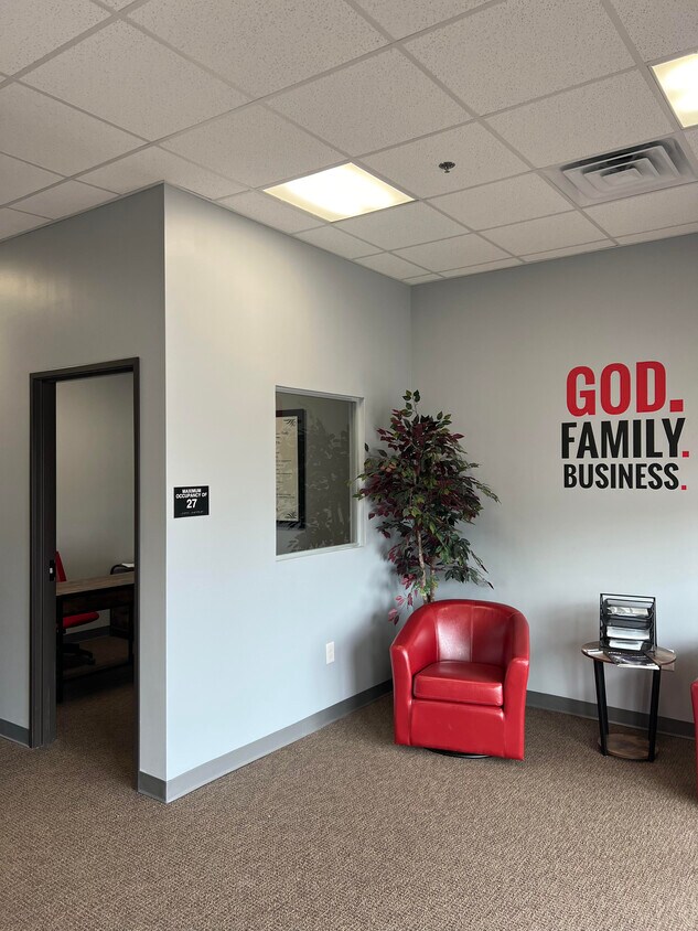 331 S Cemetery Rd, Yukon, OK for lease Interior Photo- Image 1 of 8